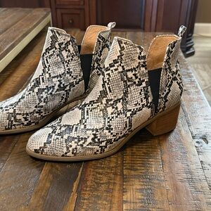 Dr. Scholl's Black and White Snakeskin Ankle Boots